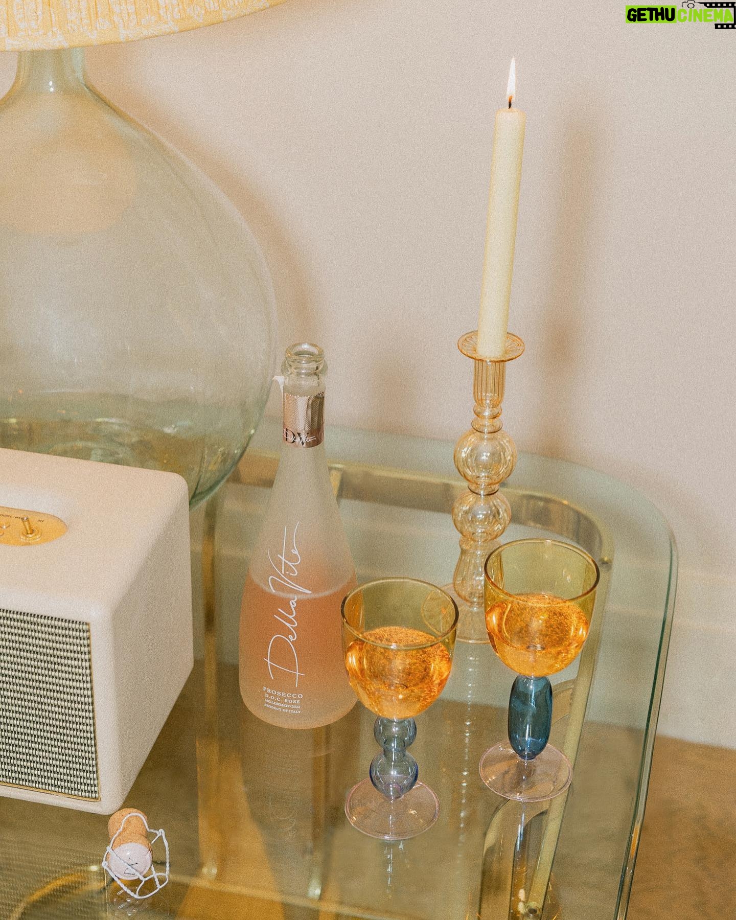 Poppy Delevingne Instagram - Introducing our @della_vite X @maison_flaneur glassware collection (designed by me!) in two colour ways ~ velvet & pastels. Got Christmas all wrapped up for you… you’re welcome. 💛
To shop, *link in my BIO.
Disclaimer ~ hangovers are not our fault.