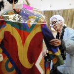 Iris Apfel Instagram - Shop shop shop til you drop drop drop today! 🛍️ #blackfriday 

📸: @mariahtauger for the @latimes