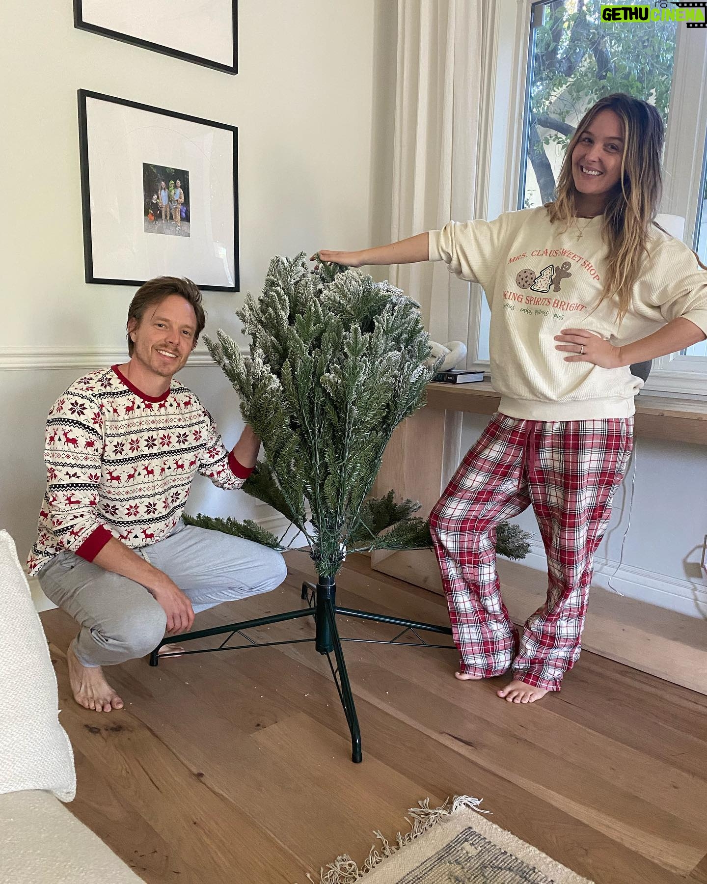 Camilla Luddington Instagram - To all of us who have patiently waited 🙄… LFG!!!!! Decoration timeeee