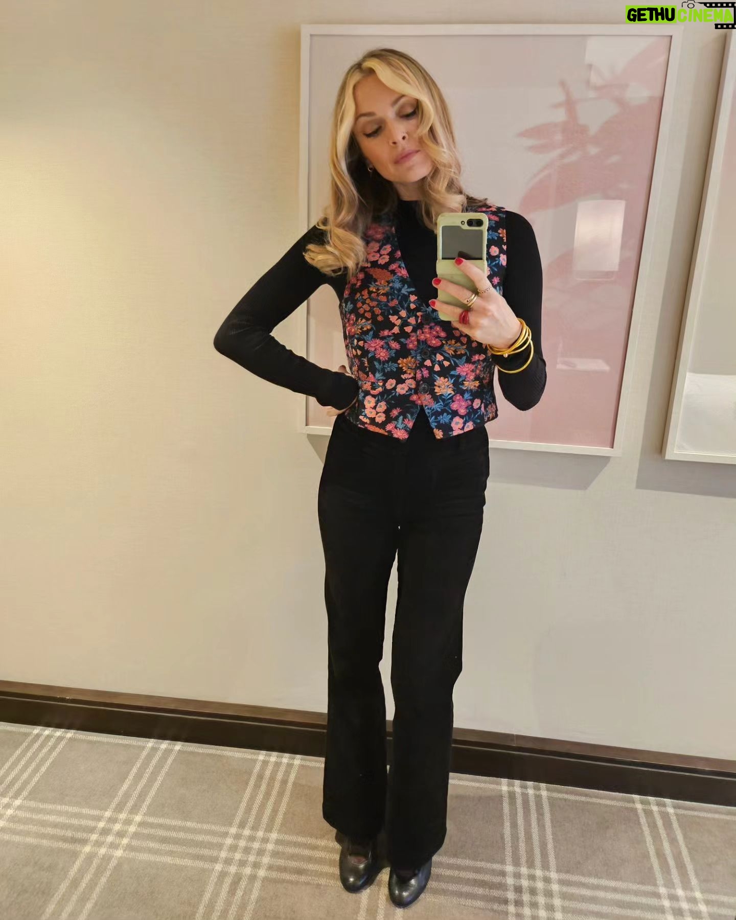Fearne Cotton Instagram - Good morning Manchester. š
Clothing inspo is very much 80's snooker player today and I'm into it. š±
Its -2 here so a crisp and chilly start to the day.
Very much enjoyed talking to the travel counsellors this morning. Now back down to London for the second talk of the day with @glamouruk and @samsunguk
ā¤ļø