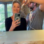 Katherine Heigl Instagram - Every girl needs a trusted hairstylist to make her feel pretty this holiday season…I’ve been working with @joshbkelley for almost 20 years now. No one’s better at the beach wave then him…or the tea spilling! 😂❤️