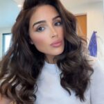Olivia Culpo Instagram - I love a good transformation #nexxuspartner Pick up the @nexxushaircare Unbreakable Care Root Lift Thickening Spray on your next Target run 🤍