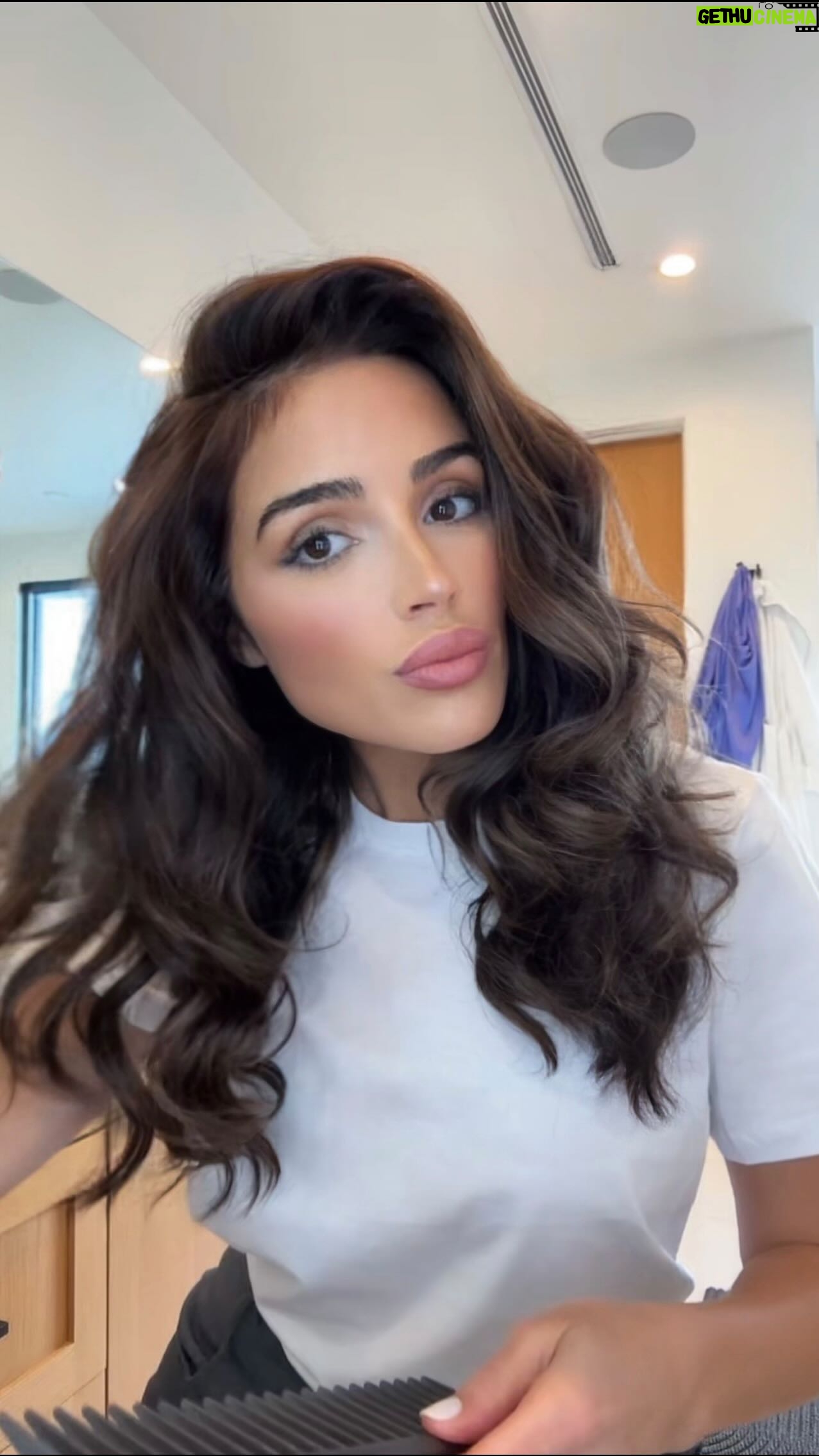 Olivia Culpo Instagram - I love a good transformation #nexxuspartner Pick up the @nexxushaircare Unbreakable Care Root Lift Thickening Spray on your next Target run 🤍