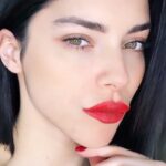 Merve Boluğur Instagram –