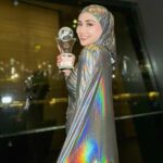 Wawa Zainal Instagram - ❤️ makeup sendiri 15minit🤣

Dress @ezuwanismail 
Hijabstylist @farhanahfauzy 
Style by @abushaefhamza