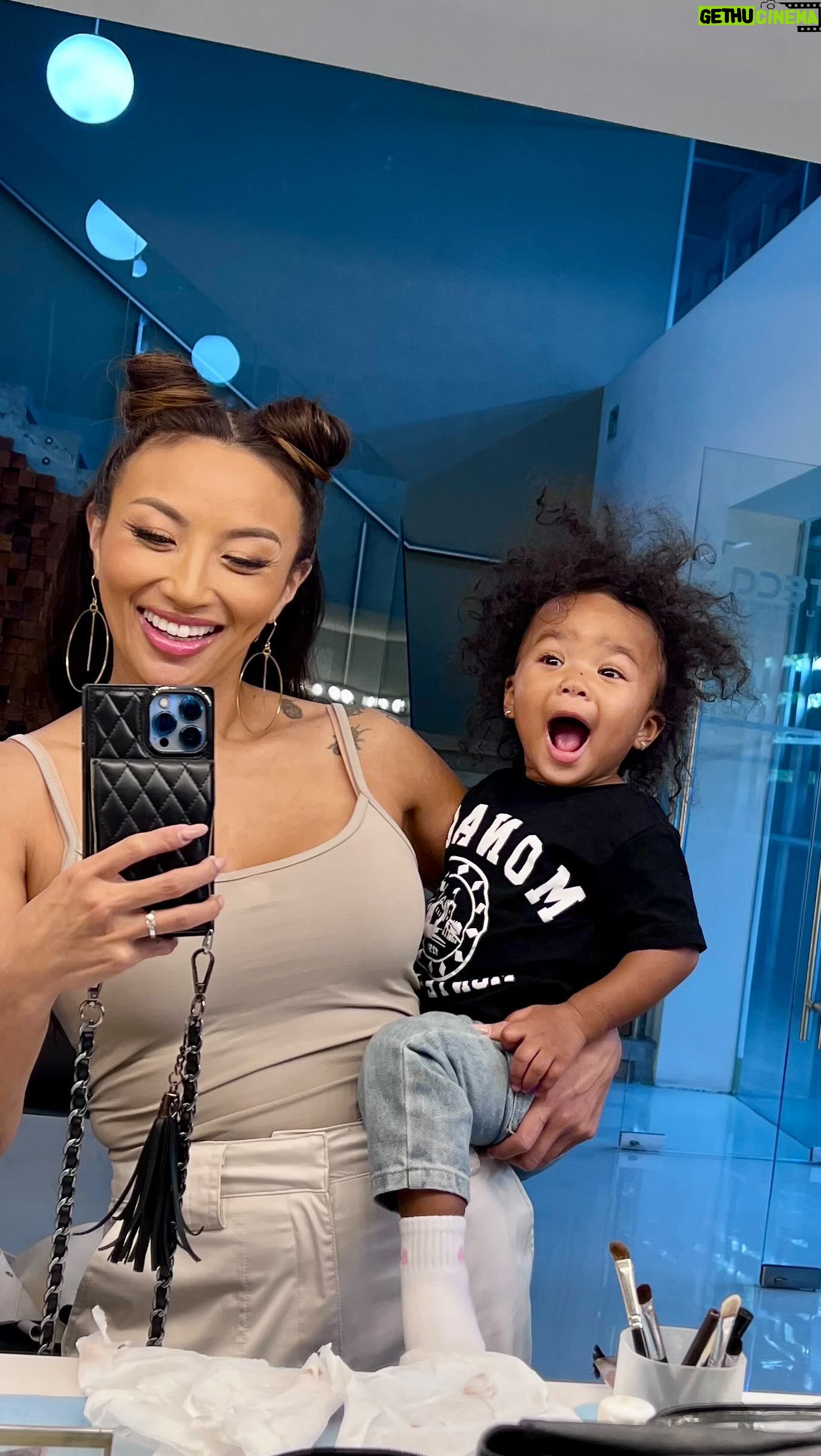 Jeannie Mai Instagram - New Episode ALERT ποΈ Whatβs more fun than me giving away whips and Birkins? Shooting this new show in Mexico City with mi jefe, @monacomaijenkins. Taking you on set to see how we make that money, hunnayyy π Link in bio to watch on @hellohunnayshow episode now π²π½
#RaidtheCage airs Friday night on @CBStv