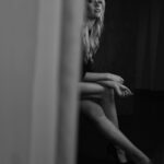 Katherine McNamara Instagram - Trying to look casual while (im)patiently waiting for all the yummy #Thanksgiving treats …🍗🍽️🥧 
📷: @popeofthebowery