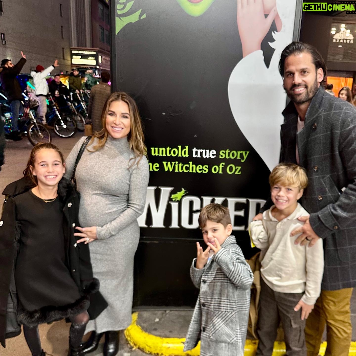 Jessie James Decker Instagram - NYC fun pt 1🫶🏼