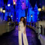 Tori Kelly Instagram - catch me tonight on the wonderful world of disney: magical holiday celebration !!! ❄️ @ 8/7c on @abcnetwork