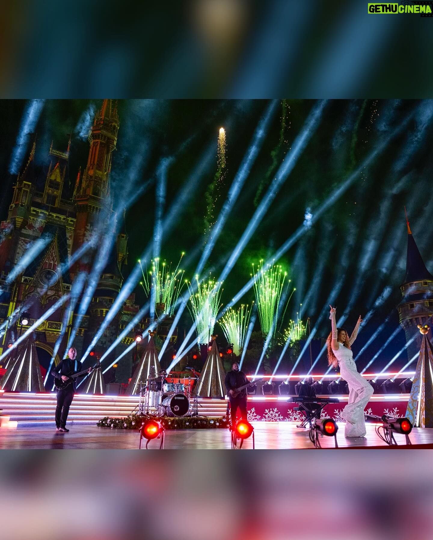Tori Kelly Instagram - catch me tonight on the wonderful world of disney: magical holiday celebration !!! ❄️ @ 8/7c on @abcnetwork