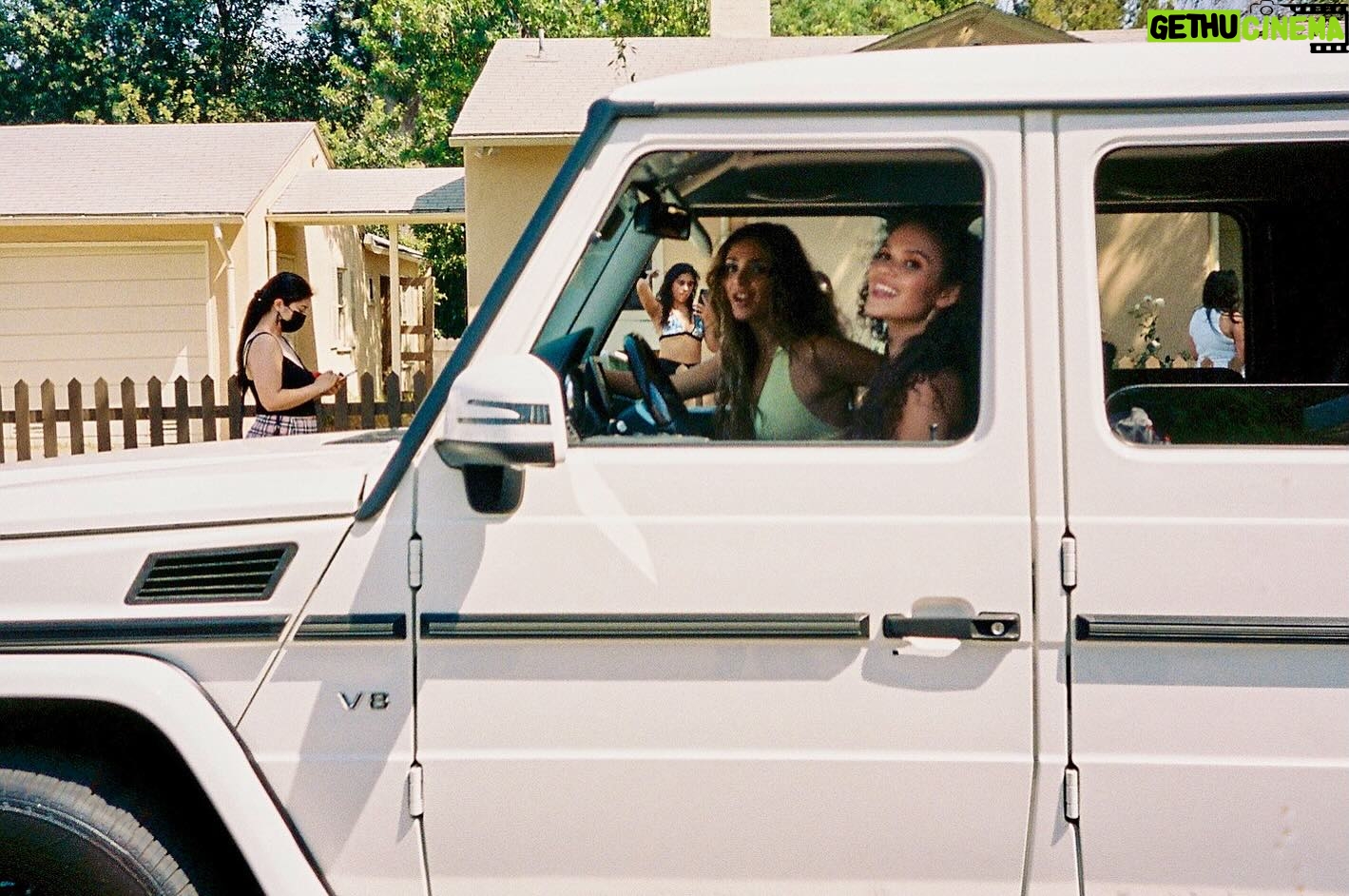Madison Pettis Instagram - Deltopia the movie out now 🎬 it was released during the strike so I couldn’t talk about it, but I’m so happy to share some BTS now 🍾 We had a timeee filming 🥳 You can rent it now on Amazon, Apple etc 🍄💊 🪩🍻