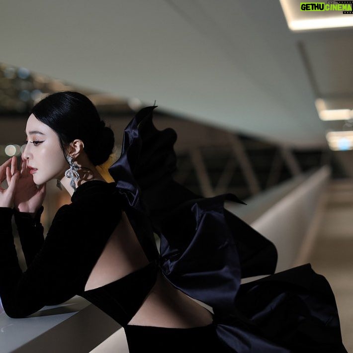 Fan Bingbing Instagram - This year, the Singapore International Film Festival proudly presents the Cinema Icon Award to Chinese superstar @bingbing_fan.
Fan Bingbing is a Chinese actress and producer born in Qingdao, Shandong Province, China. One of her early films was the comedy-drama Cell Phone (2003) by Chinese director Feng Xiaogang, who also made I Am Not Madame Bovary (2016) in which Fan stars as the main protagonist. The latter role won her Best Actress at San Sebastián, Golden Rooster Awards and Asian Film Awards.
Fan has collaborated with Chinese filmmaker Li Yu on several films, notably Lost in Beijing (2007) and Buddha Mountain (2010). She was recognised for her stirring performance in Buddha Mountain with awards at Hundred Flowers, Golden Horse, Euro-Asia International Film Festival and Tokyo International Film Festival. Fan’s filmography extends to Hollywood blockbusters such as X-Men: Days of Future Past (2014) and the spy thriller The 355 (2022). Her latest film, Han Shuai’s Green Night (2023), premiered in the Panorama section of the Berlinale.
In 2014, Fan produced and starred in an 82-episode Chinese TV series, The Empress of China. She has also served as a jury member for Cannes and San Sebastián, among other international festivals. In 2017, she was included in Time magazine’s list of 100 most influential people.
In addition to Fan’s acting career, she is also actively involved in philanthropy, particularly through her Heart Ali project, helping children with congenital heart disease in remote areas.
Catch a selection of three films including the Singapore Premiere of her latest film, Green Night, at the 34th SGIFF.
#SGIFF #SGIFF34 #fanbingbing #cinemaiconaward