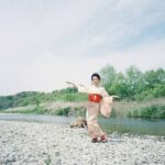 Asami Mizukawa Instagram - まいど！
ツヤちゃんを愛してくれてありがとう🌸♨️💃🍑
朝ドラの歴史や偉大さを改めて感じる機会になりました。
ツヤちゃん楽しかったよー！
ブギウギ最後まで応援しましょうね📣
#フィルムで撮った現場写真
@mizukawa_asami_mg.film