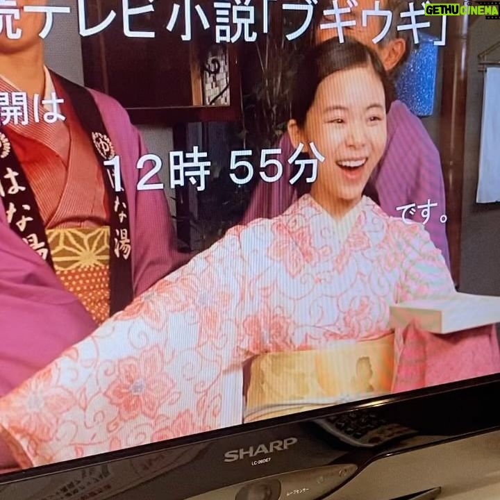 Asami Mizukawa Instagram - おまけ♨️
撮影時、ご飯休憩に入ると楽屋のモニターには休憩明けの再開時間とその前に撮ったシーンの映像が映し出されるんやけどその時いっつも微妙なとこに居る宇野さん🤦🏻♀️
#宇野祥平