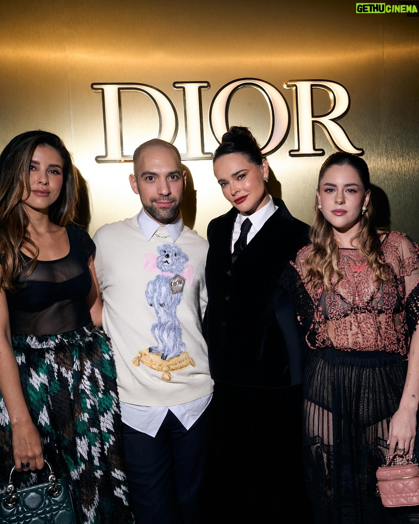 Fabiola Guajardo Instagram - ____Una noche especial con mi familia @dior @diorbeauty #dreamindior ⚫️❄️✨
