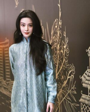 Fan Bingbing Instagram - My day 2 in Singapore for @sgiffest 2023.
💚💚💚

📸 @zungninja and @ryan_john_peters.
