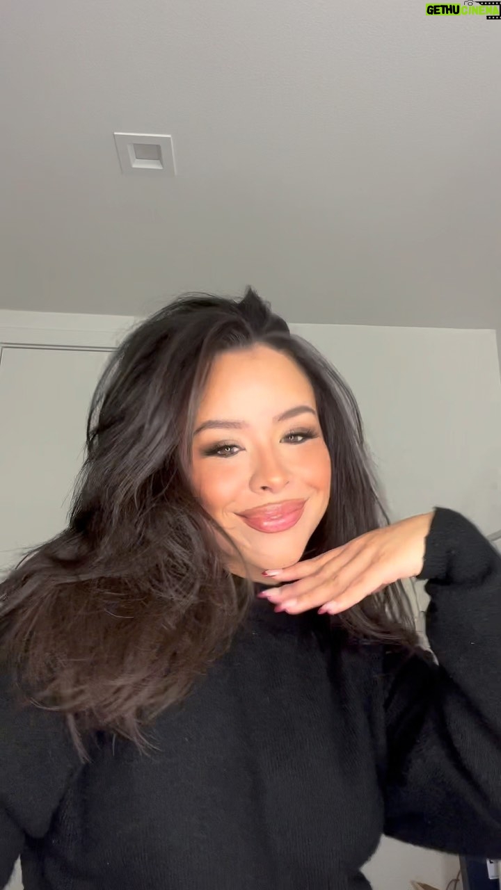 Cierra Ramirez Instagram - someone get this chick a lint roller😅 lol i get asked quite a bit for my make up routine, so here’s an elevated version of my go to make up an improvised eyebrow because i ran out of product hehe
using:
@refybeauty glow & sculpt face primer
@shopmissa mochi sponge blender
@iliabeauty super serum skin tint in ‘diaz st7’
@makeupbymario surrealskin awakening concealer in ‘180’
@fentybeauty match stix in ‘truffle’
@givenchy prisme libre loose powder in ‘voile rosé’
@narsissist bronzer powder in ‘laguna’
@makeupbymario master mattes eyeshadow palette
@patmcgrathreal mothership VII divine rose palette
@maccosmeticsusa color excess gel eyeliner in ‘glide or die’
@refybeauty gloss highlighter in ‘topaz’
@maybelline lash sensational mascara
@patricktabeauty crème & powder blush duo in ‘she’s so la’
@lybrelashes in ‘no.2’
@kyliecosmetics lipliner in ‘kylie’
@fentybeauty gloss bomb in ‘fenty glow’
@freck in ‘freck noir’
@patrickstarrr on ‘til dawn setting spray
🖤🖤🖤