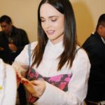 Fabiola Guajardo Instagram - Que increíble conocer y celebrar el talento de grandes diseñadores mexicanos y latinoamericanos 💕
Gracias @voguemexico @karlamartinezdesalas por invitarme a celebrar esta gran iniciativa! 
Nos vemos desde hoy hasta el 3 de diciembre!