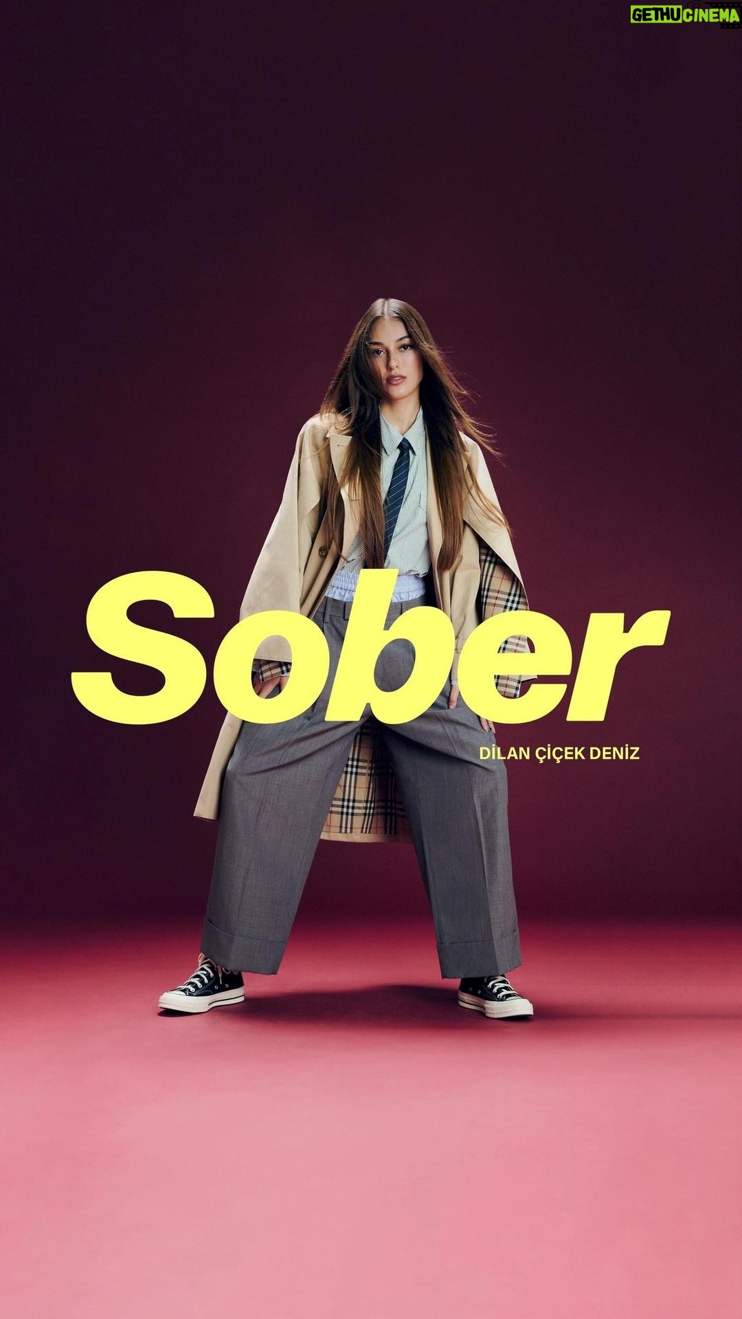 Dilan Çiçek Deniz Instagram - Celebrate our issue Nº1 with #DilanÇiçekDeniz
@dilandeniz #SoberDigital
Burberry trench @burberry
Beymen Collection / @beymen shirt
Sober Archive tie
Alexander Wang / @beymen pants
Converse / @converse.turkiye shoes
Photography @erdi_dogan
Fashion @a.batuhancetin
Hair Stylist @ibrahimzengin
Make up Artist @yagizyoldas
Photography Assistant @orhan.cobanoglu28