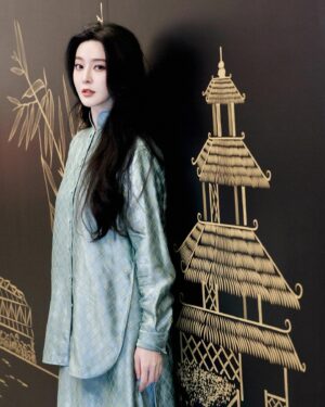 Fan Bingbing Instagram - My day 2 in Singapore for @sgiffest 2023.
💚💚💚

📸 @zungninja and @ryan_john_peters.