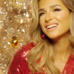 Jessie James Decker Instagram – So happy y’all are loving my new Christmas album “Decker The Halls” and especially “Tangled In Tinsel” 🎄 I love making Christmas music and had so much fun writing this new one with my buddies @daniel_agee_ & @shanestevensmusic ♥️♥️ Link in bio to stream now!