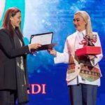 Elham Hamidi Instagram - .
بسيار خرسندم كه به عنوان عضوى از سينماى ايران در جشنواره كارتاژ تونس حضور داشتم .

اين لوح و جايزه ارزشمند تقديم به همه مردم ايران ❤️
.
.
.
#یوسف_پیامبر