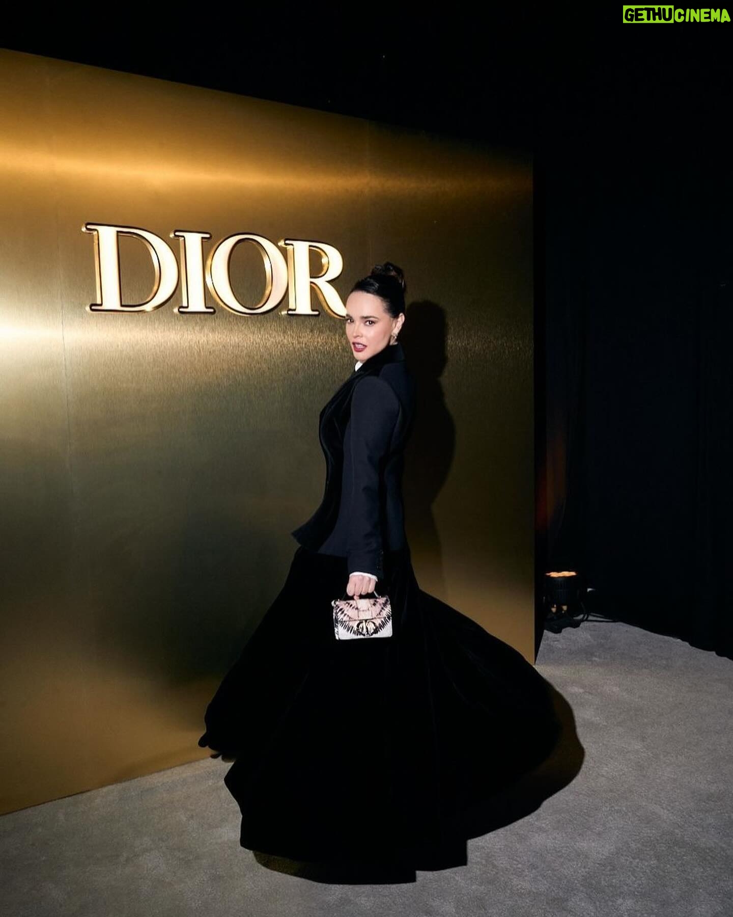 Fabiola Guajardo Instagram - ____Una noche especial con mi familia @dior @diorbeauty #dreamindior ⚫️❄️✨