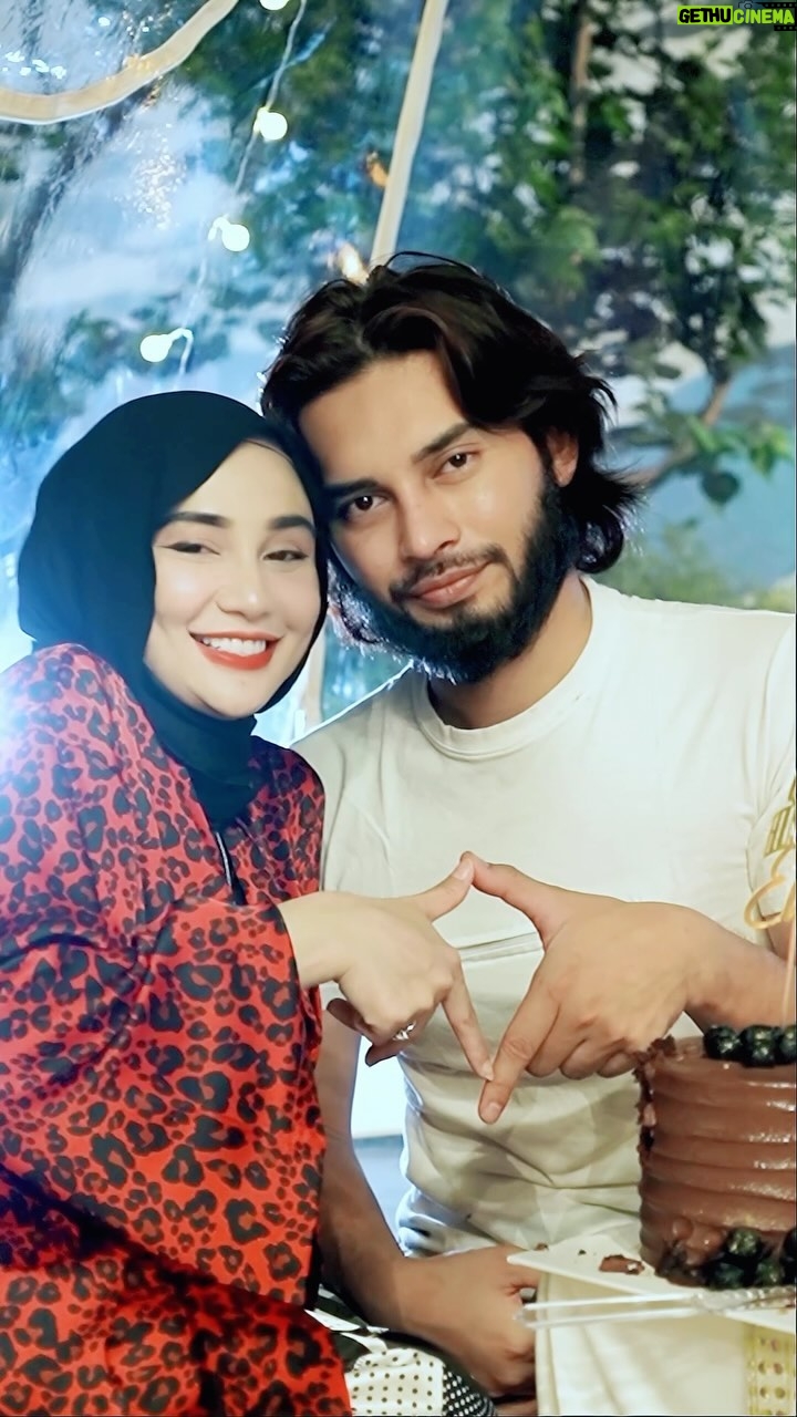 Wawa Zainal Instagram - Happy birthday to my amazing husband.. semoga tak mentega ya bang . Love u @aeril_zafrel