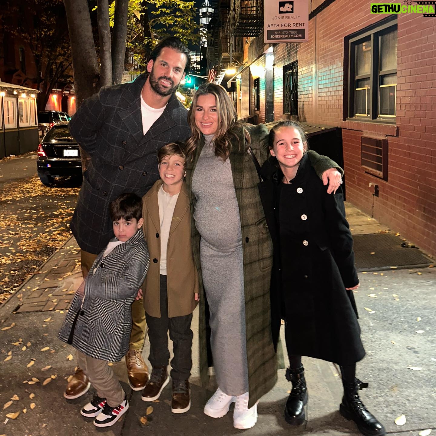 Jessie James Decker Instagram - NYC fun pt 1🫶🏼