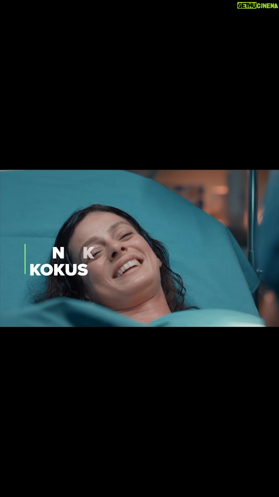 Özge Özpirinçci Instagram - Çok emek, çok heyecan! Buluşmaya çok az kaldı! 6 Aralık Çarşamba günü @showtv de evlerinize misafir olmaya geliyoruz 💕