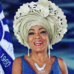 Juliana Alves Instagram - Esta mulher é um dos maiores símbolos da nossa cultura! 
Uma grande estrela da passarela do samba! Que encantou os amantes dos desfiles das escolas de samba com todo seu talento e maestria.
A grande porta bandeira Vilma Nascimento por quem eu tenho grande admiração e respeito! 

Ela foi mais uma vítima do racismo de todo dia em uma das suas piores demonstrações. Foi acusada e humilhada em uma loja no aeroporto de Brasília. Ela havia acabado de ser homenageada. 

Até quando as empresas vão continuar permitindo que isso aconteça é simplesmente lavando suas mãos demitindo funcionários?
É preciso punição severa e exemplar sim e responsabilidade da empresa no seu papel além do devido treinamento e conscientização dos prestadores de serviço. Isso é muito grave e inadmissível!
A luta contra o racismo é constante, diária e não é responsabilidade das vítimas. 

@vilmanascimentooficial todo meu carinho e amor! 
Obrigada por tudo que você representa. 💙🙌🏾✨