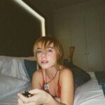 Clara Galle Instagram - Igual estamos corriendo hacia algo que ya está!!! 🪴🌹🌄