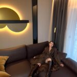 Anna-Maria Sieklucka Instagram - Moje życie to ciągła podróż, niezwykle ciekawa i pełna niespodzianek. 
Dziękuję 🤍@radissoncollectionwarsaw za Waszą gościnę, uwielbiam ten klimat, a widok z okna niczym state of mind of New York, a to nasza cudowna Warszawa.🤍
•
•
•
•
#RadissonHotel #RadissonCollection #RadissonCollestionWarsaw #traveling 
#besthotels #warsawpoland #warsawhotels
#warsawlifestyle #actresslife #współpraca