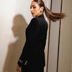Amina Khalil Instagram - Another night at @redseafilm 🖤 

Styling: @mohamedashraff 
Suit: @versace 
Jewelry: @nadine_jewellery 
Photographer: @ghadeer_abuzaid 
Hair: @malaksamy_1 @alsagheersalons 
MUA: @nohaezzeldinmua