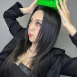 Lee Young-ji Instagram - 베스트 여성 솔로 아티스트 상 탔어요 
제가 책임지고 더 잘 할게요
