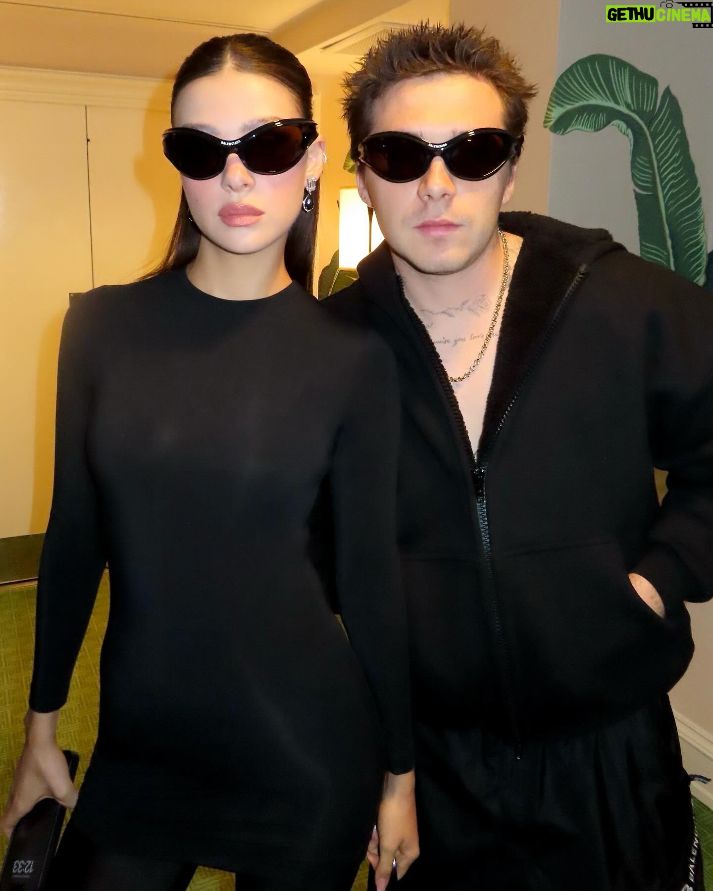 Nicola Peltz Beckham Instagram - @balenciaga 🌴🪽🎀🖤🌴❤️🔥💖🕶️
