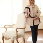 Elham Hamidi Instagram - .
براى شاد بودن کافیست .
کمتر فکر کنید،بیشتر احساس کنيد
کمتر اخم کنید،بیشتر لبخند بزنید
کمتر قضاوت کنید ،بیشتر بپذیرید
کمتر گلایه کنید
بیشتر سپاسگزار باشید 
.
.
.
#شادی #سپاسگزاری