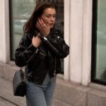 Anna-Maria Sieklucka Instagram - Mój tydzień rozpoczynam intensywnymi próbami do dwóch premier teatralnych, które już 12.12.2023. Spektakl „Hańba” (8 przykazanie) oraz „Pod lodem” (1 przykazanie) na podstawie „Dekalogu” stworzonego przez Kieślowskiego i Piesiewicza. Zapraszam Was z całego serca do Lublina, tematyka spektakli autentycznie porusza i daje do myślenia, a skład aktorski, z którym mam przyjemność pracować jest niezwykły: Agnieszka Warchulska, Ewa Pająk, Wojciech Rusin, Arkadiusz Cyran, Jarosław Tomica.
Reżyseria: Łukasz Witt-Michałowski, dramaturgia: Artur Pałyga.
Gramy 14.12-19.12. w nowej przestrzeni teatralnej Centrym Kultury w Lublinie. 
Bilety do zakupienia na stronie Centrum Kultury, stworzyłam Wam zakładkę na moim wall o nazwie „Dekalog 🎭”, tam znajdziecie linki. Do zobaczenia! 
.
.
.
#streetstyle #theatre #premiere #performance