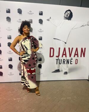 Juliana Alves Instagram - Obrigada, 2023 por tudo isso!
Mais um momento de encantamento! 
Djavan é gigante! Que show lindo!!
É muito amor!!!

Obrigada @beepsaude! 
Obrigada @evandrorius e @djavanoficial por me receberem e depois receberem minha família com tanto carinho. 
Que emoção!!! 🤍