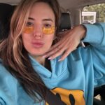 Jésica Cirio Instagram - Mix de mi última semana de Noviembre 😃
1- Selfie post gym💪🏻
2- Con este equipo que amo tanto @dieleuco @rodrigocascon @nazarenomottola 🫶🏻
3- Me declaro fan de la entraña 🥩
4- Look para la Peña @parisbyflormonis @rickysarkany 👗
5- La más linda del mundo 👧🏼
6- En la produ de @cocotdufour 📸
7- Fin del día con el make up corrido 😜
8- Un poquito más de mi look para la Peña ☺️
9- Dormida yendo al canal 😴
10- Mi postre favorito @roldanba 🍨