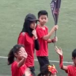 Erra Fazira Instagram - YEAYYY!!
Alhamdulillah.. .
Proud of you anak and dragons! They won for girls 4x100 and overall sports champion of 2023! 🎉🎉🎉 👏🏻👏🏻👏🏻 Keep it up, Dragons! You can do it again next year!! 💪🏻🥰
.
.
Walaupun belengasss bermandi peluh.. demi  anak, kami para ibu bapas gagahi jebat!! 🤭😆😅