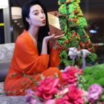 Fan Bingbing Instagram - Heartfelt thanks to @sgiffest 2023 for honoring me with the Cinema Icon Award! ❤️

👗 @ferragamo Resort 2024, styled by @_christopherbu_ and @wishgui3 
💄 @huyiyin8, @_christopherbu_ 
📸 @zungninja and @ryan_john_peters.
❤️ @jerseychong, @mattie_ma, @babezoooooooe