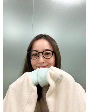 Nozomi Sasaki Instagram - 💭
メイクするお仕事以外の時と、
プライベートで、急ぎの時は、とりあえずメガネとリップのみで、慌てて家を飛び出します。笑
毎回、これで何とかなるって思ってます。笑

柔らかいtops気持ち良い。
ミント✖️ホワイト🫧

メガネは明日発売の新作INE-2006！

tops#iNtimite
eyewear#iNtimitebyEYEVAN

@intimite_onemile
