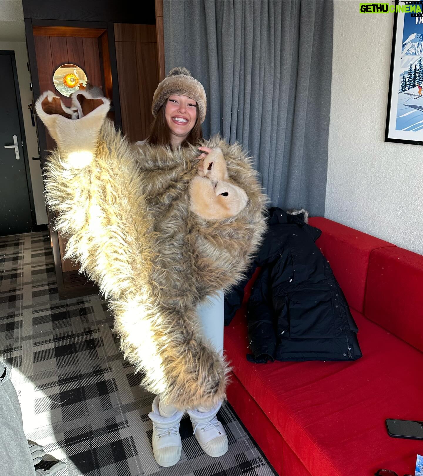 Dilan Çiçek Deniz Instagram - Getaway w/ fam ⛷️