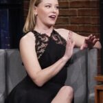 Elizabeth Banks Instagram - @ElizabethBanks had THE Christmas celebrity sighting.