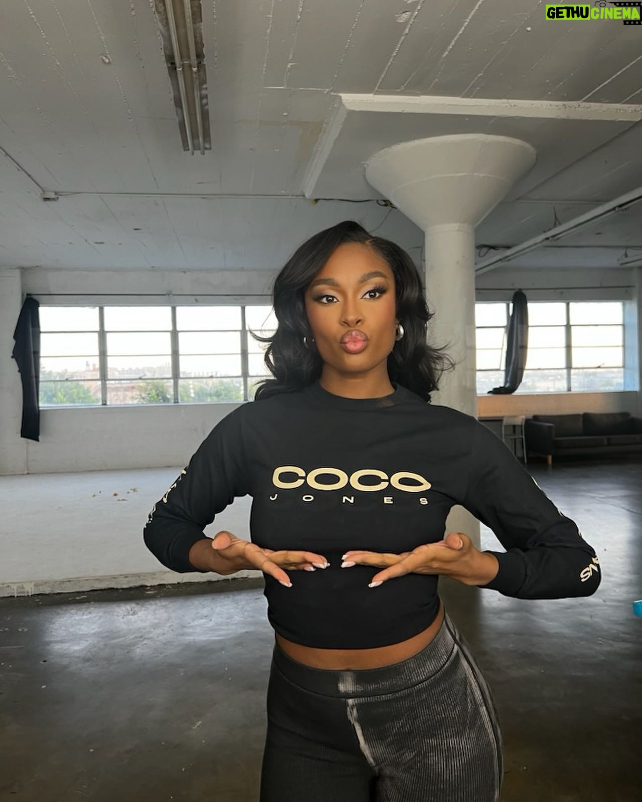 Coco Jones Instagram - Match with me for the holidayssss 🤎🎄My merch is on sale now, make sure y’all order it by 12/8 to get it in time for Christmas!