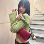 BIBI Instagram – 방울방울 귀여운 가방으로 미리메리크리스마스❤️ #Ad @burberry