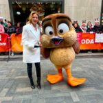 Elizabeth Banks Instagram - Nothing like a mother-daughter trip to the @todayshow! Don’t miss Pam Mallard (voiced by Elizabeth Banks) and Gwen in #MigrationMovie, only in theaters December 22. Get your tickets now!