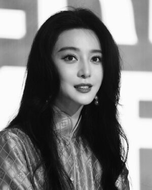 Fan Bingbing Instagram - My day 2 in Singapore for @sgiffest 2023.
💚💚💚

📸 @zungninja and @ryan_john_peters.