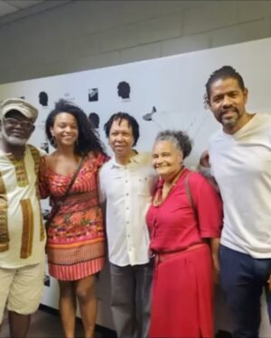 Juliana Alves Instagram - Obrigada, 2023 por tudo isso!
Mais um momento de encantamento! 
Djavan é gigante! Que show lindo!!
É muito amor!!!

Obrigada @beepsaude! 
Obrigada @evandrorius e @djavanoficial por me receberem e depois receberem minha família com tanto carinho. 
Que emoção!!! 🤍